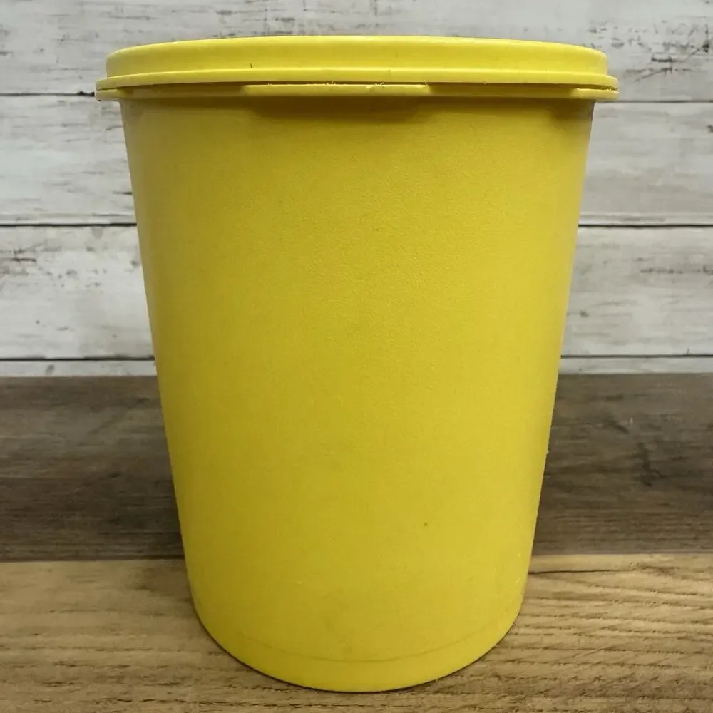 Vintage Tupperware 809-6 Lemon Yellow 6.5